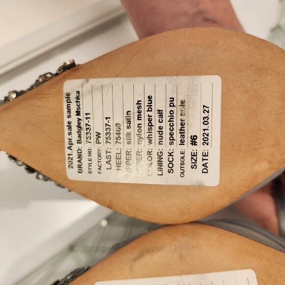 Badgley Mischka Embellished Whisper Blue Heels. NWT. Size 6 - Picture 9 of 9